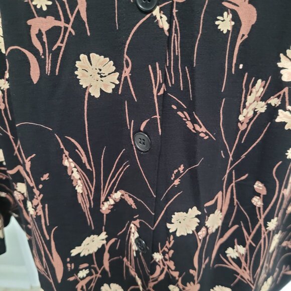 Masai flowered blouse with button down back - Picture 7 of 9